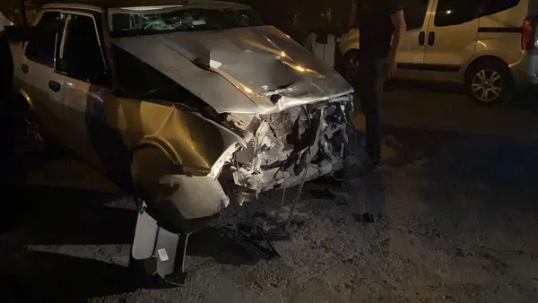 inegolde-2-arac-carpisti-2-yarali-1630018241885.jpg İnegöl'de 2 araç çarpıştı: 2 yaralı - 1