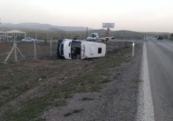 Konya'da minibüs şarampole devrildi: 19 yaralı