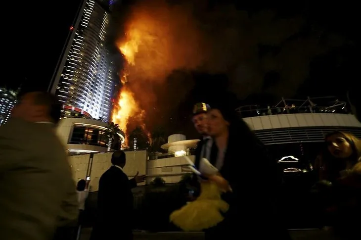 Dubai’de 63 katlı binada yangın