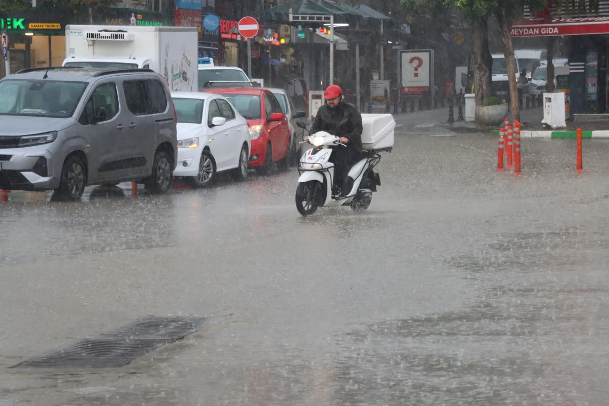1793071114591.jpg Meteoroloji’den alarm üstüne alarm! İstanbul dahil 11 ile sarı ve turuncu kodlu uyarı - 6