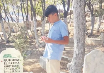 Hainlere inat dimdik ayakta