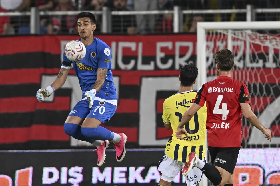canli-genclerbirligi-fenerbahce-1786823903760.jpg Kanarya perdeyi mağlubiyetle açtı! Maç sonucu: Gençlerbirliği 2-1 Fenerbahçe - 9