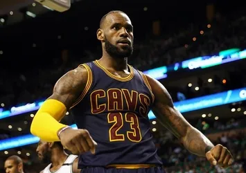 LeBron James, Michael Jordan'ın 19 yıldır ulaşılamayan rekorunu kırdı