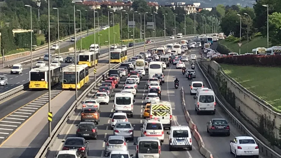 Kısıtlamanın ardından 15 Temmuz Köprüsü'nde trafik yoğunluğu