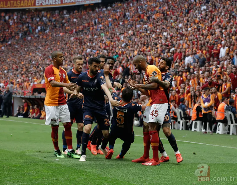 Başakşehir'in golü sonrası ortalık karıştı 13