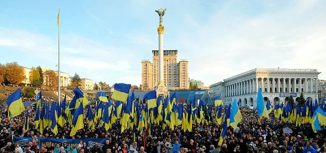 Ukrayna’da binlerce kişi protesto için sokağa çıktı