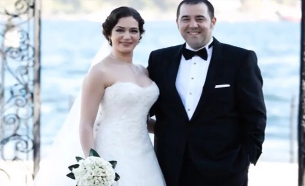 https://iaahbr.tmgrup.com.tr/4ea42e/0/0/0/0/0/0?u=https://itkv.tmgrup.com.tr/album/2018/12/06/unlulerin-eski-esleri-ve-sevgilileri-1544080383271.jpg