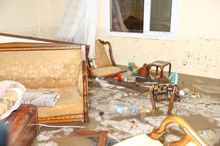 Son dakika: İzmir'de görülmemiş felaket! Hortum araçları 10 metre havaya kaldırıp binaların üzerinden savurdu