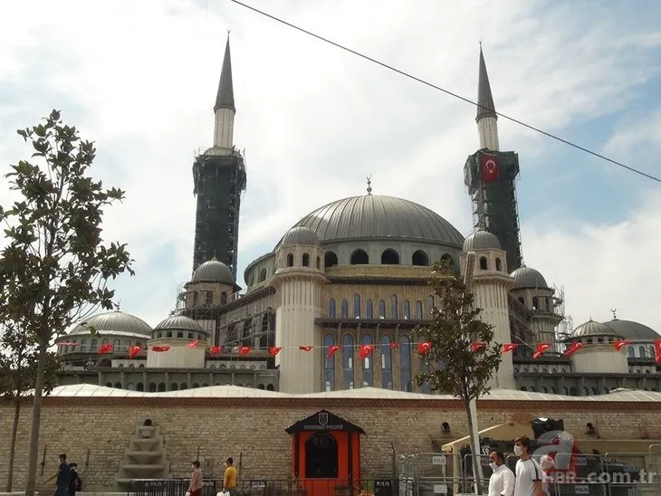 Yıl sonunda ibadete açılacak! Taksim Camii’nin şerefesi göründü