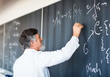 Akademisyenler okullarda ders verebilecek