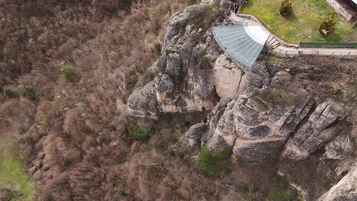 Cam seyir terasında dehşet! Genç kız kendini boşluğa bıraktı