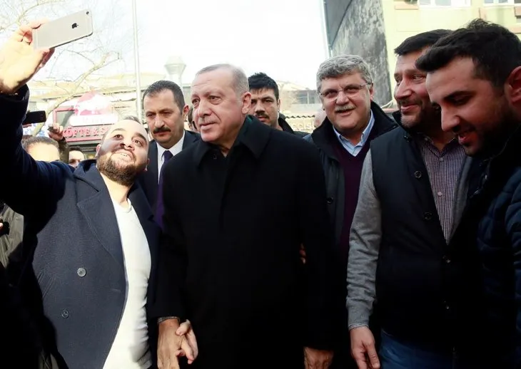 Başkan Erdoğan, tarihi Çınaraltı Çay Bahçesi'nde vatandaşlarla sohbet etti