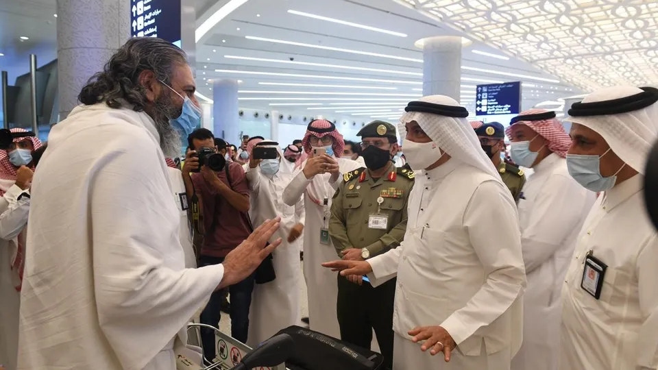 Yurt dışından gelen ilk umre grubu Suudi Arabistan'a ulaştı