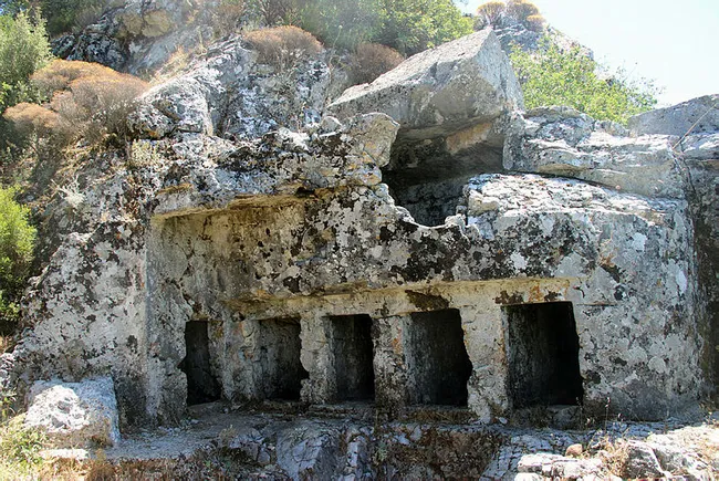Gizemli kent Thera’da tiyatro gün yüzüne çıktı