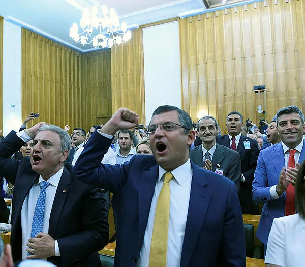 Seçim yenilgisi CHP’li isimlerin dengesini bozdu! Birbirlerine troll diye saldırmaya başladılar