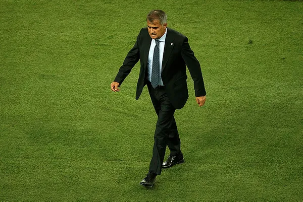 senol-gunesten-euro-2020-hezimetiyle-ilgili-ilk-yorum-bu-turna-bizim-icin-iyi-gecmedi-1624215010628.jpg Şenol Güneş'ten EURO 2020 hezimetiyle ilgili çarpıcı sözler: Oyuncuların kendini göstermesi gerekiyordu - 2