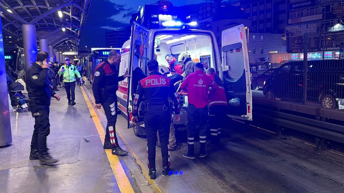 Bahçelievler'de motosikletli zabıta memuru yaralı bebeği hastaneye yetiştirdi