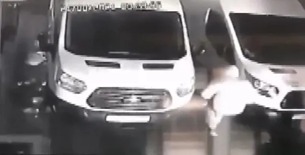 sevdigi-kizi-baskasiyla-evlendirmek-isteyen-babanin-aracini-yakti-1629913066660.jpg Sevdiği kızı başkasıyla evlendirmek isteyen babanın aracını yaktı - 1