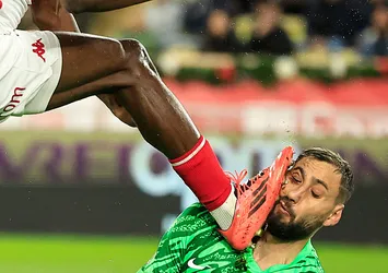 PSG'nin kalecisi Donnarumma kanlar içinde yerde kaldı! Endişe veren sakatlık