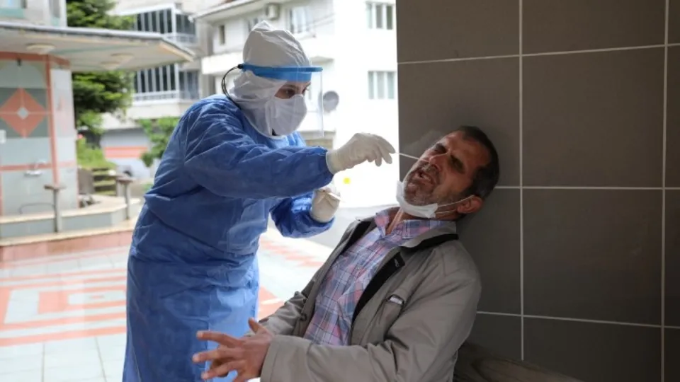 Harekete geçtiler! Her evden 1 kişiye Kovid-19 testi yapılacak