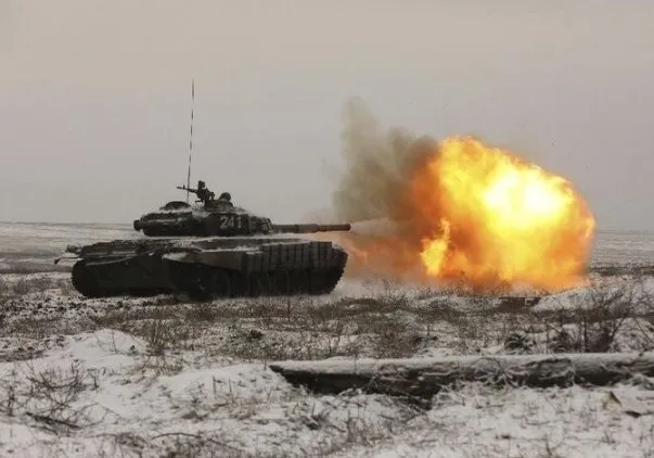 rusya-ukrayna-savasi-5-gununde-rus-tanklarinin-uzerinde-o-isaret-merak-uyandirdi-akillara-tek-bir-sey-geldi-1646052219457.jpg Rusya-Ukrayna savaşı 5. gününde: Rus tanklarının üzerinde o işaret merak uyandırdı! Akıllara tek bir şey geldi - 3