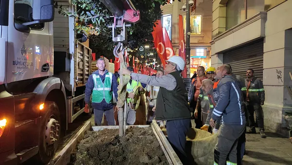 İstiklal Caddesi’ndeki beton saksılar kaldırıldı! Çalışmalar sona erdi