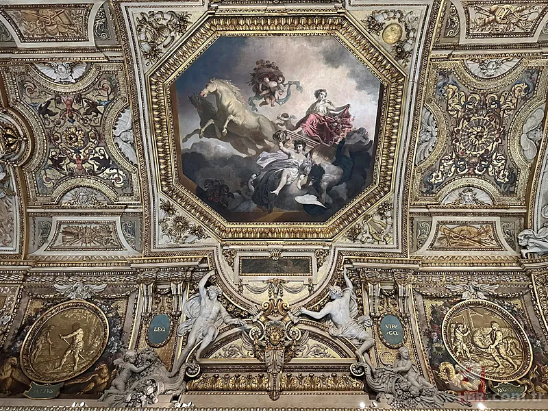 Louvre müzesi nasıl soyuldu? Film sahnelerini aratmayan 7 dakikalık soygun! 10