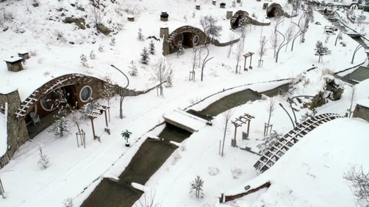 Sivas'ın 'Hobbit Evleri'nde kış manzarası