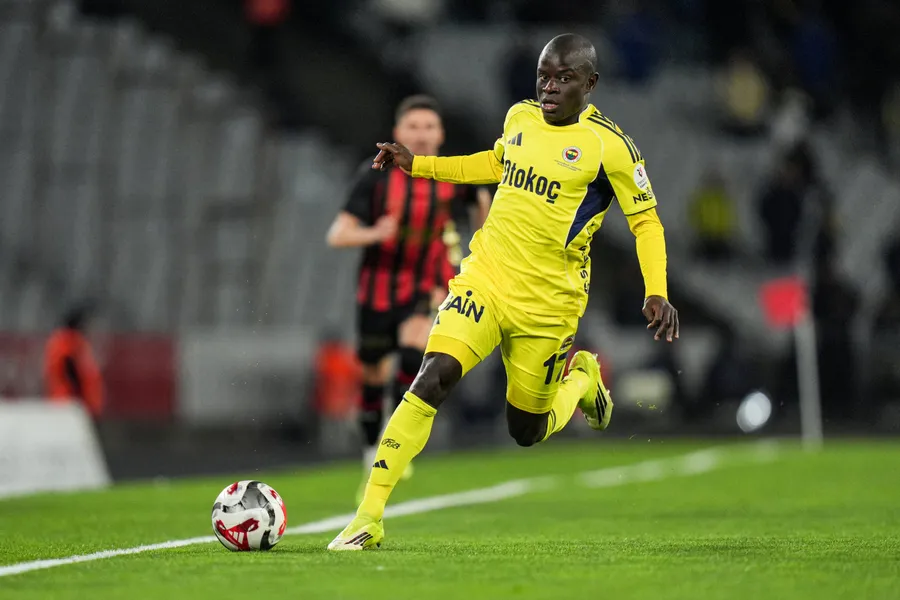 kanarya-zirve-yarisinda-kan-kaybetti-fenerbahce-fatih-karagumruke-maglup-oldu-1773429535182.jpg Kanarya zirve yarışında kan kaybetti! Fenerbahçe Fatih Karagümrük'e mağlup oldu - 2