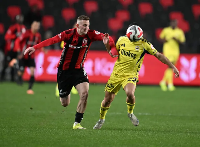 fenerbahceden-gaziantepte-govde-gosterisi-kanarya-deplasmanda-turladi-1772660675988.jpg Fenerbahçe'den Gaziantep'te gövde gösterisi! Kanarya deplasmanda turladı - 5