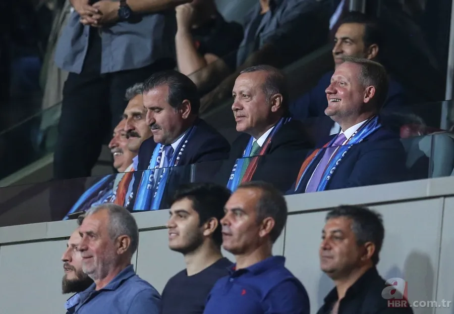 Cumhurbaşkanı Recep Tayyip Erdoğan tribünde maçı takip etti 5