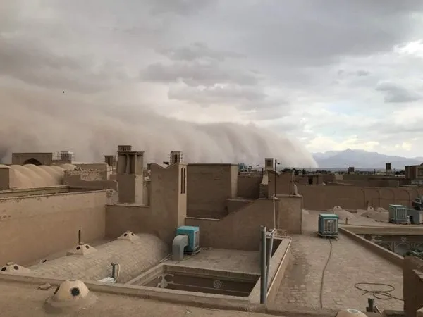 İran’daki kum fırtınası hayrete düşürdü