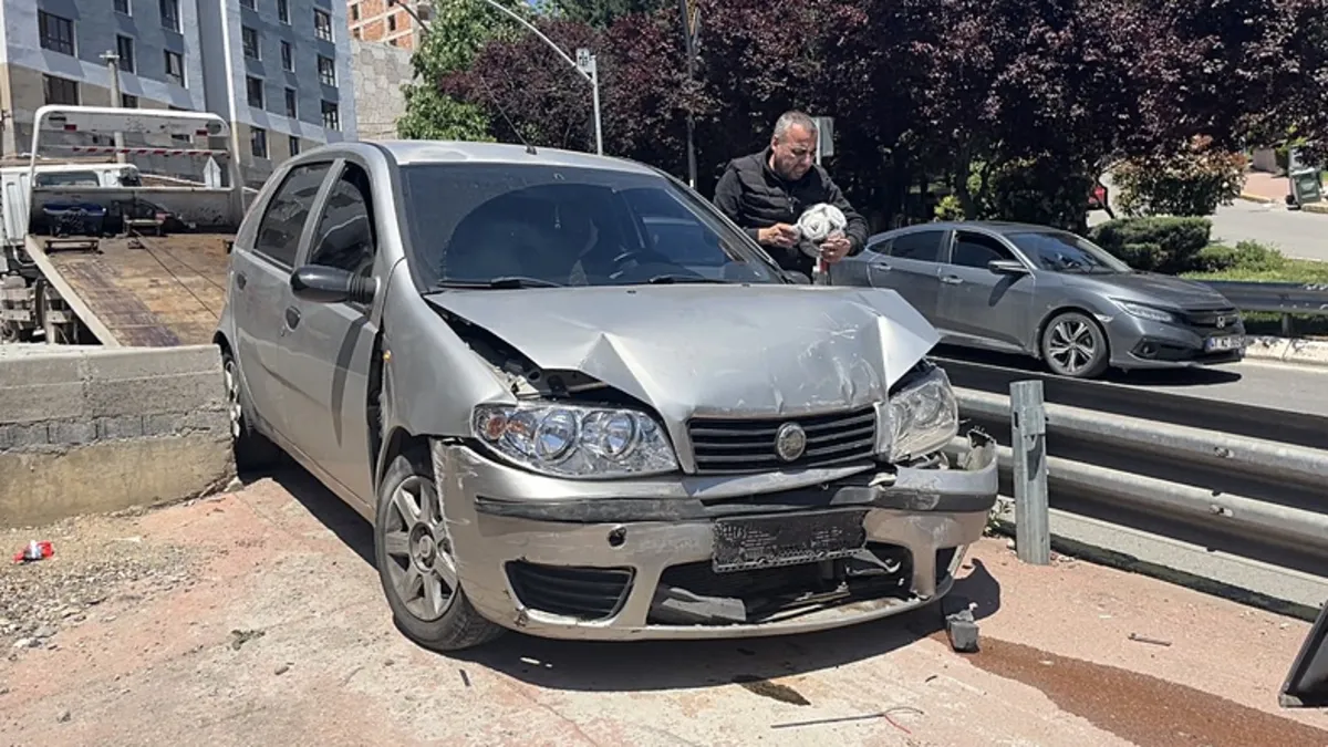 Kocaeli'de iki otomobil çarpıştı: 5 yaralı