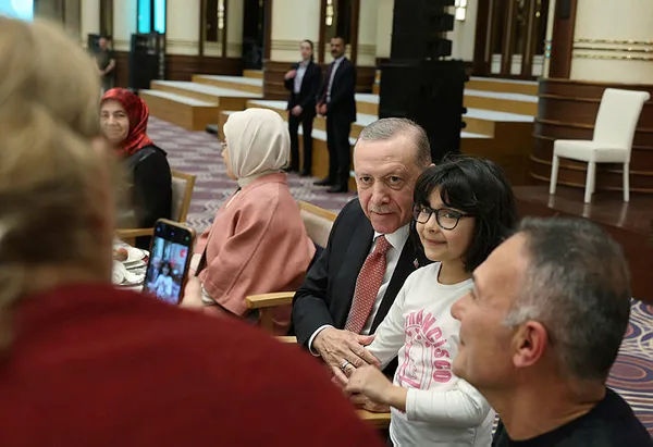 baskan-erdogan-hicbir-tuzak-turkiyeyi-yolundan-ceviremez-1680546961229.jpg Başkan Erdoğan: Hiçbir tuzak Türkiye'yi yolundan çeviremez - 3