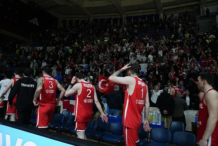 12-dev-adam-sirbistani-devirdi-a-millilerimiz-yoluna-kayipsiz-devam-ediyor-1772225751073.jpeg 12 Dev Adam Sırbistan’ı devirdi! A Millilerimiz yoluna kayıpsız devam ediyor - 6