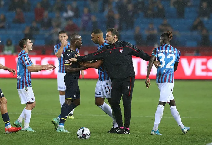 Trabzonspor Kulüp Başkanı Ahmet Ağaoğlu'ndan Fenerbahçe maçı ve penaltı yorumu - 5