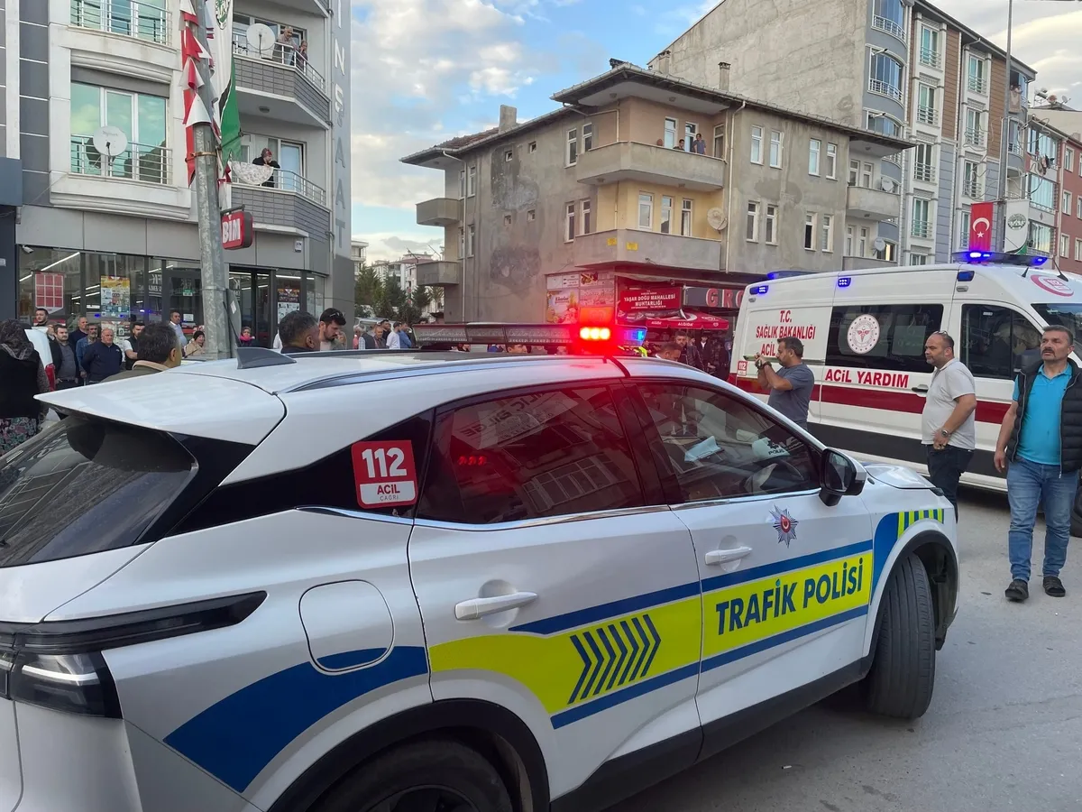 kavakta-feci-kaza-yolun-karsisina-gecmeye-calisan-kadina-otomobil-carpti-1791905051620.jpg Kavak’ta feci kaza! Yolun karşısına geçmeye çalışan kadına otomobil çarptı - 1