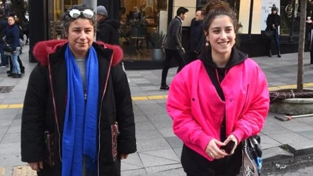 Hazal Kaya’nın annesi kiracısıyla birbirine girdi! Herkes pencereye koştu! Ya15 bin lira yatır ya da çık