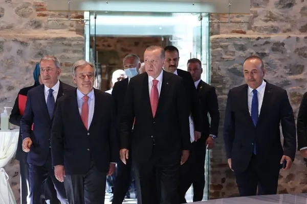 Tahıl krizinin çözümü sonrası dünya liderlerinden Türkiye’ye tebrik mesajı yağdı: Erdoğan’a minnettarız! Macron’u çıldırtacak yorum