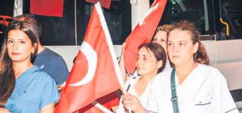 Sağlık çalışanları meydanları doldurdu