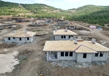 Asrın felaketinde yıkılmıştı! Gaziantep'teki köy evleri villaları aratmıyor