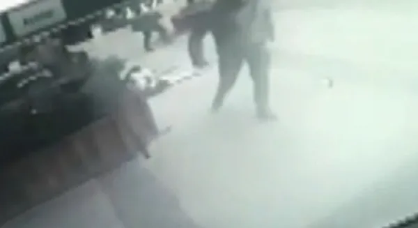 1638340485432.jpg İzmir'de dehşete düşüren olay: İşe giden kadın tanımadığı kişinin saldırısına uğradı - 2