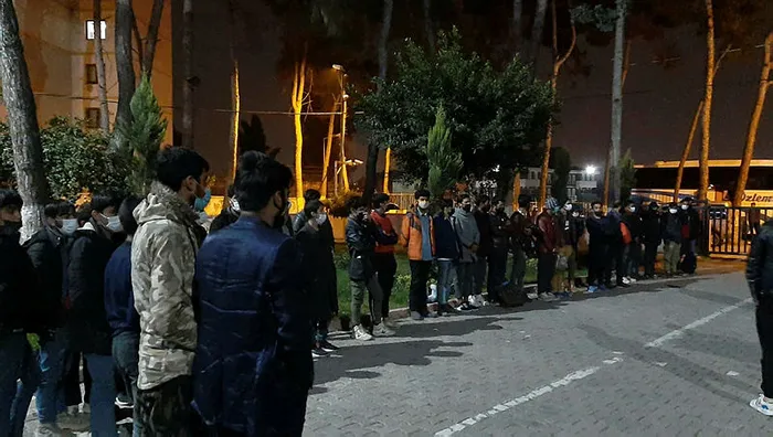 Son dakika: Göçmen tacirlerine MİT-polis operasyonu: 7 kişiden 5’i tutuklandı