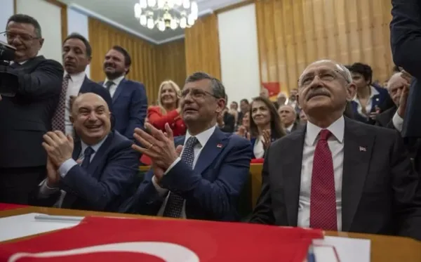 CHP kongrelerindeki kavganın sebebi Kılıçdaroğlu! Yandaş Deniz Zeyrek isyan etti: Hepsi küçük hesaplar peşinde...