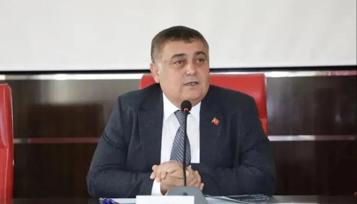 Başkan Erdoğan AK Parti'ye katılan belediye başkanlarına rozet taktı