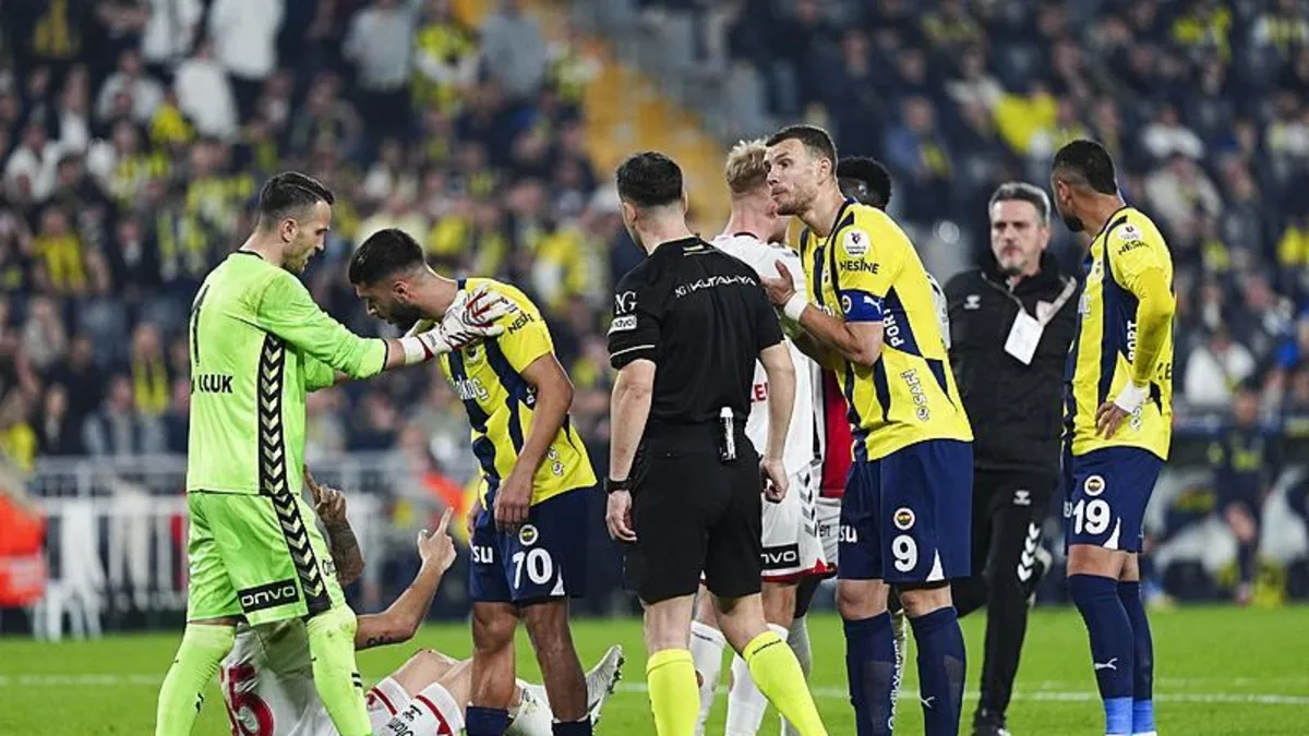 Samsunspor maçı sonrası 2 yıldız için şok sözler: Fenerbahçe formasını taşıyamaz haldeler