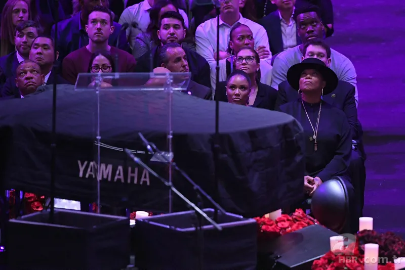 Michael Jordan Kobe Bryant'ın veda töreninde gözyaşlarını tutamadı 14