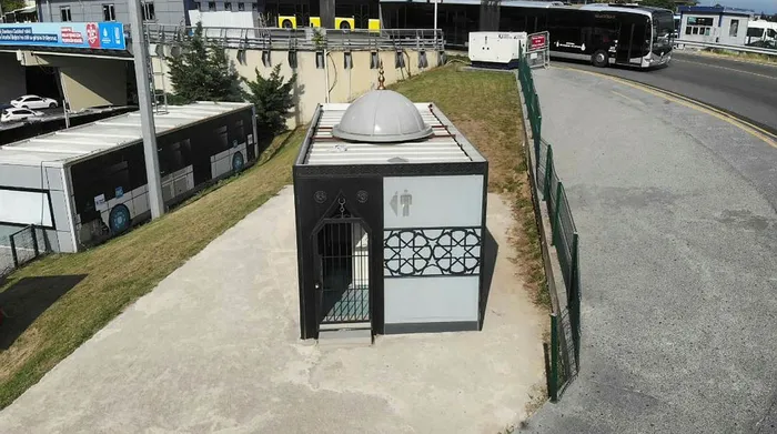 CHP'li İBB Zincirlikuyu Metrobüs Mescidinin kapısına kilit vurdu! Vatandaşlar isyan etti - 1