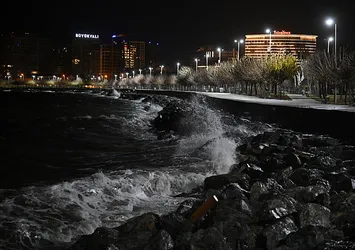 İstanbul'da şiddetli lodos etkili oluyor