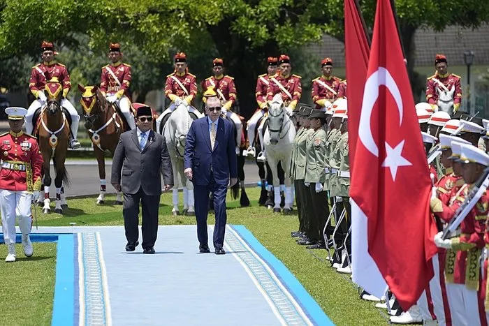Başkan Erdoğan Endonezya'da resmi törenle karşılandı (AA)